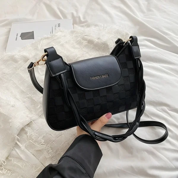 "Black checkerboard PU leather shoulder bag with plaid pattern for versatile use"