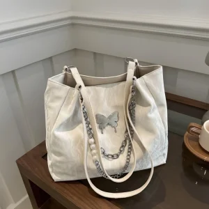 Large-capacity butterfly handbag made of PU leather with trendy design for daily use in white