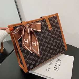 Large-capacity women handbag tote with PU leather design, durable for daily use in black