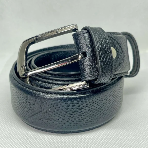 Men’s casual belt made of original leather with pin buckle for formal and casual wear in black color