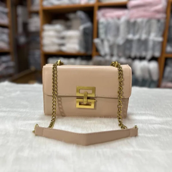 “PU leather shoulder handbag for women with golden chain, fashion-style design for daily use in brown color.”