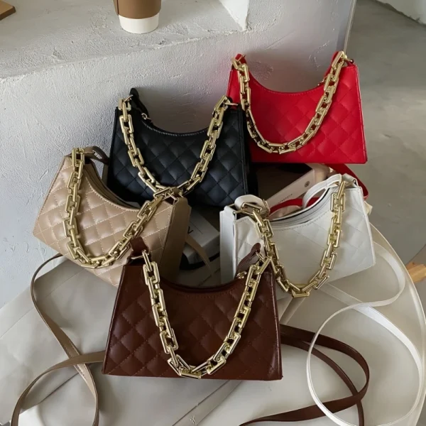 "Quilted baguette shoulder bag made of PU leather with chain detail for casual use in multicolor"