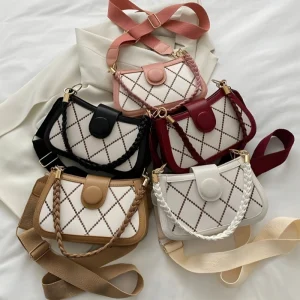 Trending women’s crossbody bag made of PU leather with braided strap and square pattern, ideal for daily use in multicolor.