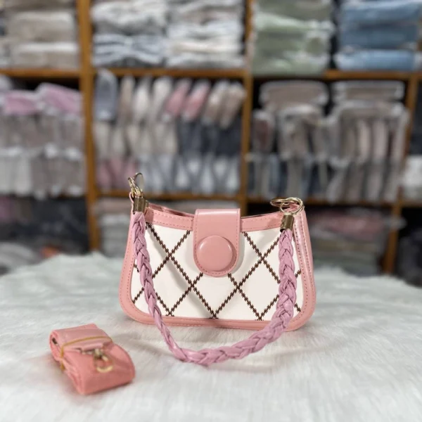 Trending women’s crossbody bag made of PU leather with braided strap and square pattern, ideal for daily use in pink.