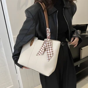 Women’s PU leather tote bag with large capacity for everyday use in white color outfit
